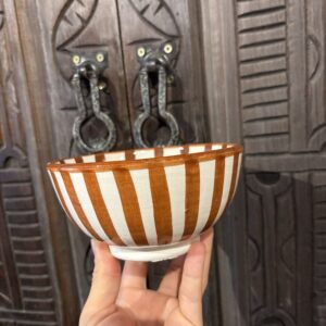 Bruin gestreepte kom